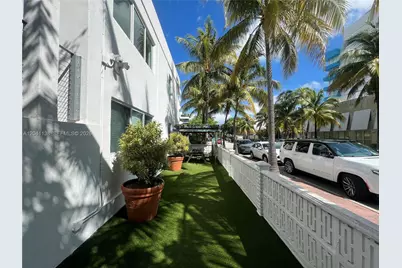220 Collins Ave #3B, Miami Beach, FL 33139 - Photo 9