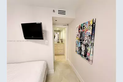5225 Collins Ave #914, Miami Beach, FL 33140 - Photo 17