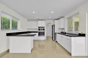 16453 NE 33rd Ave, North Miami Beach, FL 33160 - Photo 17