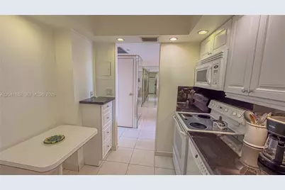 20335 W Country Club Dr #2102, Aventura, FL 33180 - Photo 29
