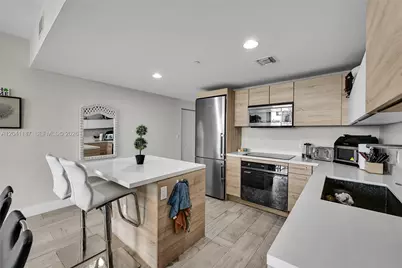16385 Biscayne Blvd #1020, North Miami Beach, FL 33160 - Photo 7