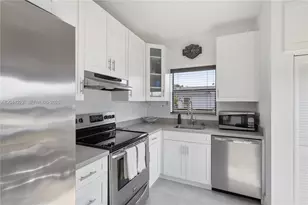 6443 SW 152nd Cir Pl, Miami, FL 33193 - Photo 9