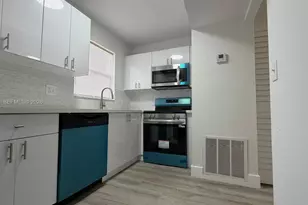 237 Lake Frances Dr, West Palm Beach, FL 33411 - Photo 3