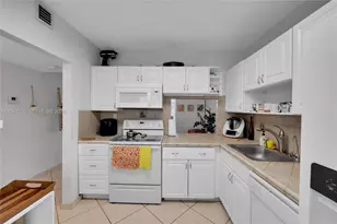 3199 S Ocean Dr, Hallandale Beach, FL 33009 - Photo 3