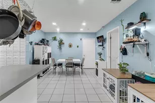 525 NW 100th Ct, Miami, FL 33172 - Photo 9