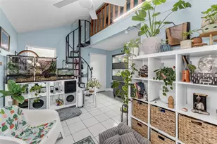 525 NW 100th Ct, Miami, FL 33172 - Photo 5