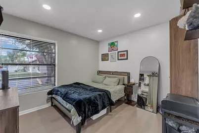 525 NW 100th Ct #525, Miami, FL 33172 - Photo 17