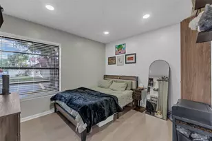 525 NW 100th Ct, Miami, FL 33172 - Photo 17