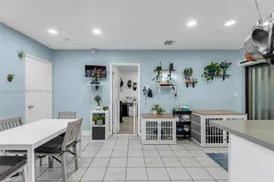 525 NW 100th Ct, Miami, FL 33172 - Photo 7