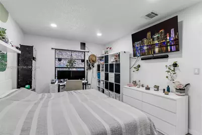 525 NW 100th Ct #525, Miami, FL 33172 - Photo 11