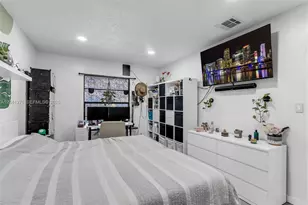 525 NW 100th Ct, Miami, FL 33172 - Photo 11