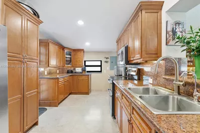 2531 NE 195th St, Miami, FL 33180 - Photo 31