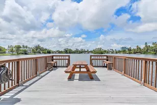 2531 NE 195th St, Miami, FL 33180 - Photo 11