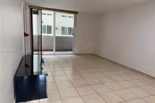 10090 NW 80th Ct, Hialeah Gardens, FL 33016 - Photo 5