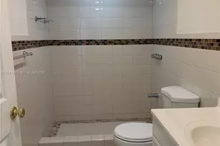 10090 NW 80th Ct, Hialeah Gardens, FL 33016 - Photo 15