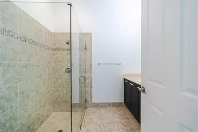 8478 NW 52nd St, Doral, FL 33166 - Photo 15