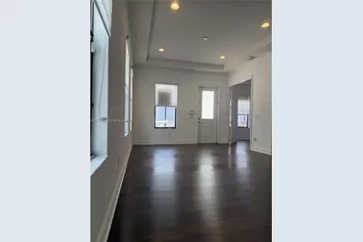 8478 NW 52nd St, Doral, FL 33166 - Photo 13