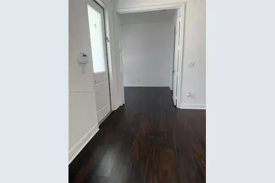 8478 NW 52nd St, Doral, FL 33166 - Photo 9