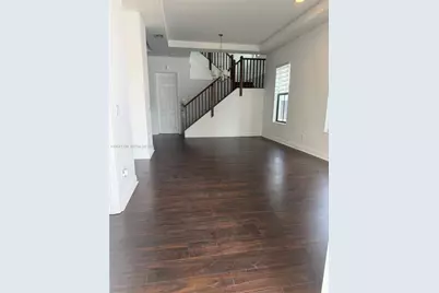 8478 NW 52nd St, Doral, FL 33166 - Photo 7