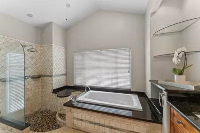 1179 Laguna Springs Dr, Weston, FL 33326 - Photo 23