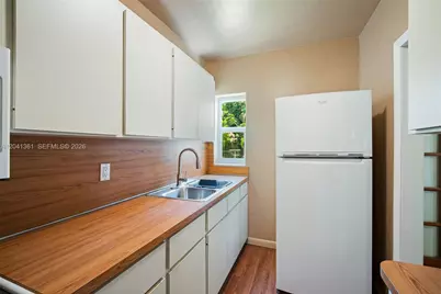 2750 NW 4th St, Miami, FL 33125 - Photo 11
