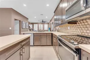 11537 SW 13th Ct, Pembroke Pines, FL 33025 - Photo 13