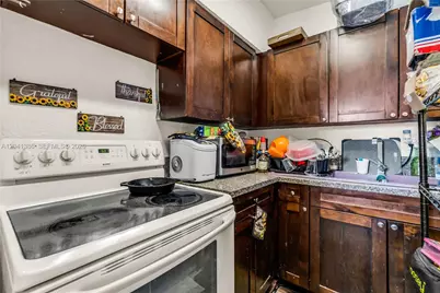 2910 NW 47th St, Miami, FL 33142 - Photo 11
