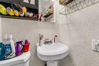 2910 NW 47th St, Miami, FL 33142 - Photo 23