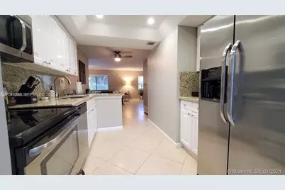 40 Wimbledon Lake Dr #216, Plantation, FL 33324 - Photo 9