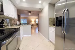 40 Wimbledon Lake Dr, Plantation, FL 33324 - Photo 9