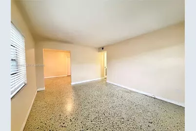 911 NW 22nd Pl #0, Miami, FL 33125 - Photo 5