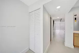 1083 W 38th St, Hialeah, FL 33012 - Photo 29