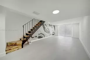 1083 W 38th St, Hialeah, FL 33012 - Photo 13