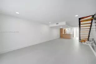 1083 W 38th St, Hialeah, FL 33012 - Photo 11