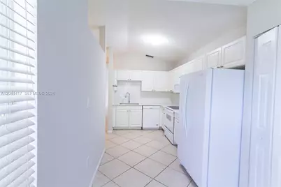 11811 SW 8th St, Pembroke Pines, FL 33025 - Photo 7