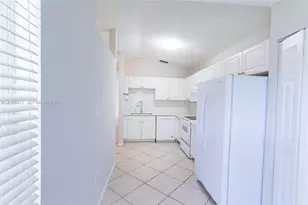 11811 SW 8th St, Pembroke Pines, FL 33025 - Photo 7
