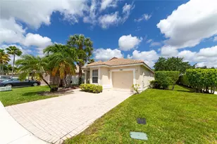 11811 SW 8th St, Pembroke Pines, FL 33025 - Photo 3