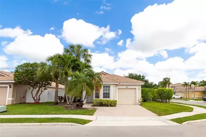 11811 SW 8th St, Pembroke Pines, FL 33025 - Photo 1