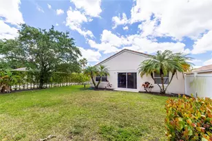 11811 SW 8th St, Pembroke Pines, FL 33025 - Photo 31