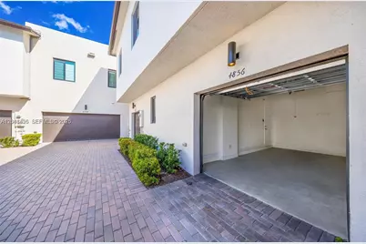 4856 NW 83rd Pkwy, Doral, FL 33166 - Photo 31