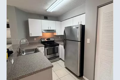 761 N Pine Island Rd #203, Plantation, FL 33324 - Photo 13