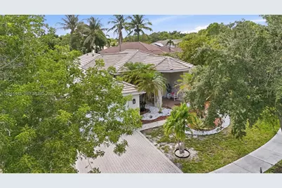 241 Fairmont Way, Weston, FL 33326 - Photo 5