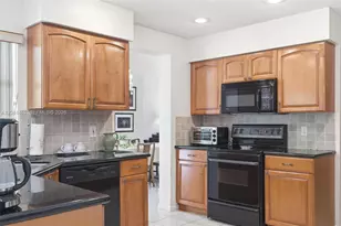 10431 NW 48th Manor, Coral Springs, FL 33076 - Photo 7