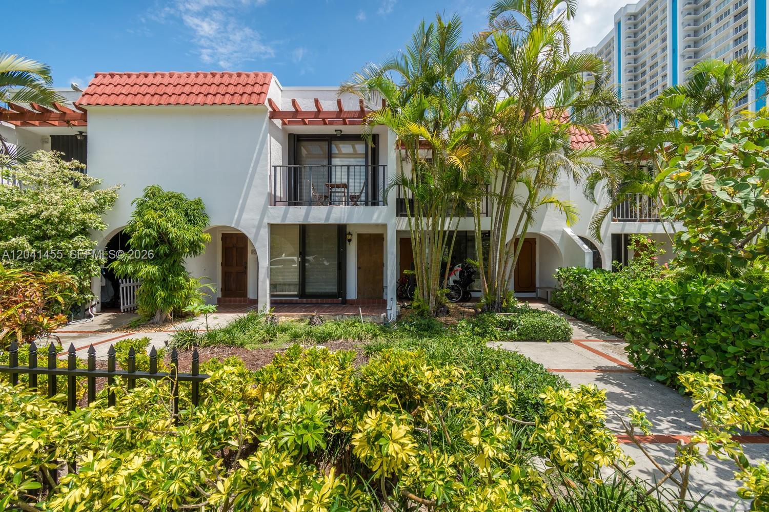 425 Grapetree Dr #206 - 425 Grapetree Dr #206, Key Biscayne, FL 33149 Luxury Property | Jose Angel Pina