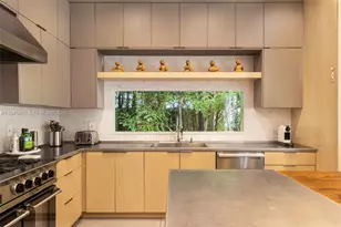 3901 Kumquat Ave, Miami, FL 33133 - Photo 9