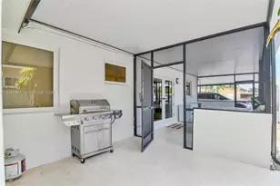241 W 48th St, Hialeah, FL 33012 - Photo 11