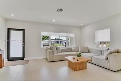 241 W 48th St, Hialeah, FL 33012 - Photo 35