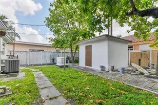 241 W 48th St, Hialeah, FL 33012 - Photo 17