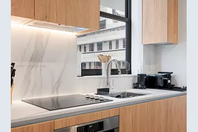 11 NE 6th St #807, Miami, FL 33132 - Photo 25