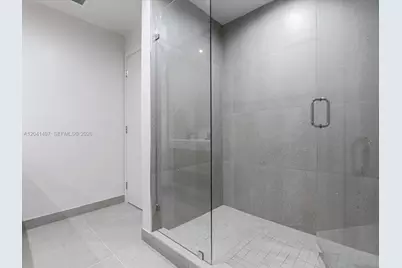 11 NE 6th St #807, Miami, FL 33132 - Photo 43